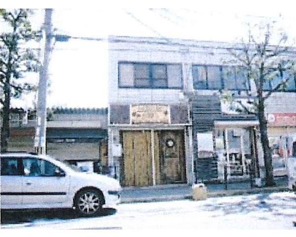 地下鉄千日前線「南巽駅」徒歩約9分。人通りが多いエリア。1・2階セット貸しです。Photo