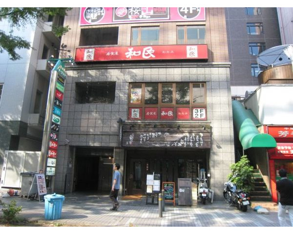 新横浜駅徒歩2分の好立地飲食ビル、クラブ居抜き物件でました。各種レストラン居酒屋などに最適です。Photo