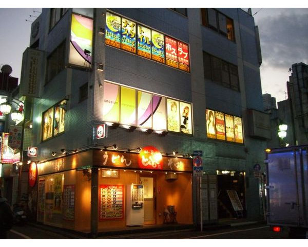 歌舞伎町1階東通り角地の好立地、飲食可物件でました。Photo