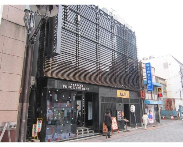 赤坂見附　黒を基調としたシックなソシアルビル　リース店舗です！Photo