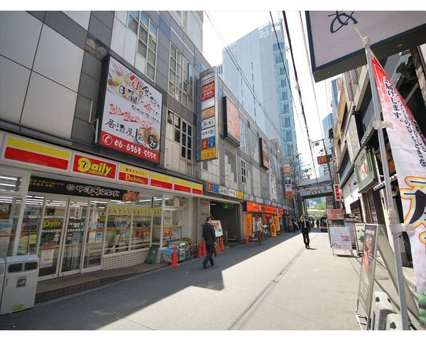 人気エリアお初天神エリアに居酒屋居抜き物件です。梅田駅各線にアクセススムーズ。募集は2Fですが、専用階段有り。Photo