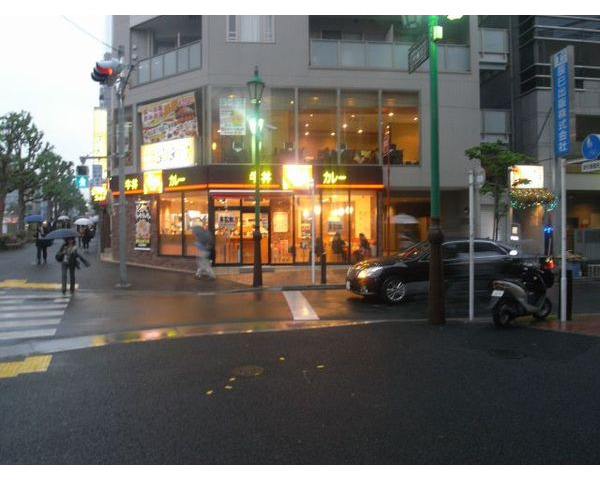 新宿三丁目徒歩3分　専用階段付きの貸店舗！
Photo