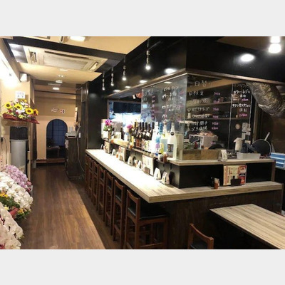 高槻駅から徒歩4分！居酒屋店の居抜き物件！！
｜高槻のど真ん中、人通りが絶えない商店街。活気あふれる2階で、次なる名店を仕掛ける。Photo