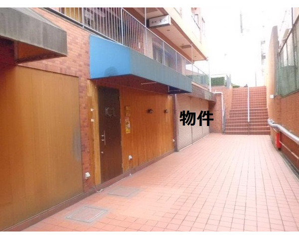 赤坂2分　1階　喫茶店居抜き！　※212号室ですが、赤坂通り面の1階店舗。シンク・製氷機あり。その他什器備品・テーブル等はありません。Photo