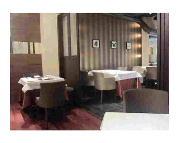 夜の街北新地のフランス料理居抜き店舗情報。約45坪と広々した店内。地下1階ですが、専用階段がありますので集客にも問題ありません。Photo