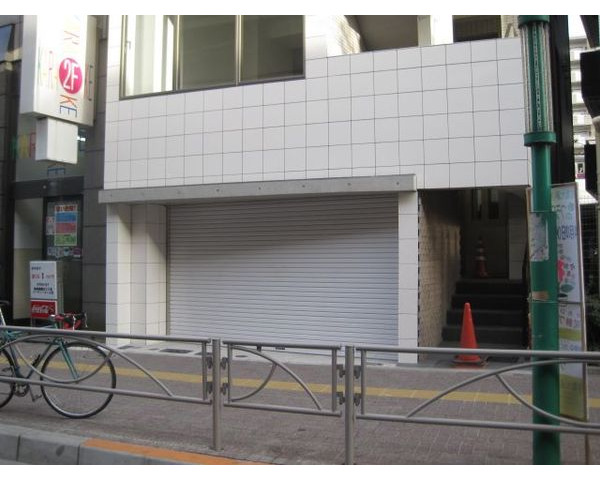 笹塚駅徒歩2分、甲州街道沿い、路面1階新築物件です！Photo