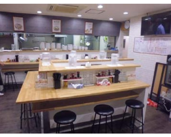 新橋駅徒歩4分！間口広い　角地路面店　ラーメン居抜き物件！！Photo