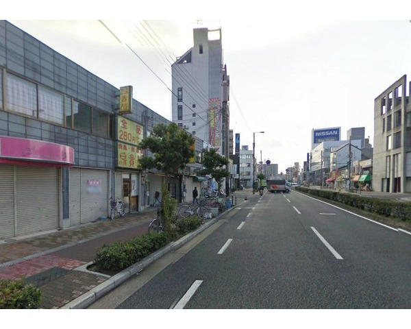 人気焼き鳥店跡の居抜き物件。地下鉄千日前線「南巽駅」徒歩約5分。
人通り・交通量が多いエリア。駐車場近隣に多い。Photo