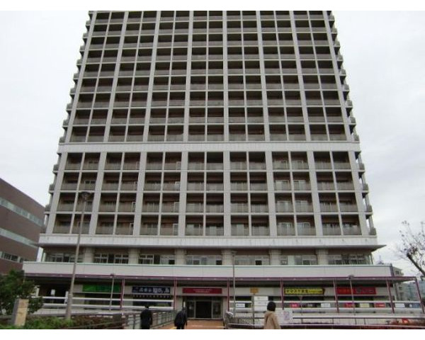 JR東神奈川駅と京急仲木戸駅を結ぶデッキに直結しているビルの2階ラーメン店居抜き物件でました!Photo